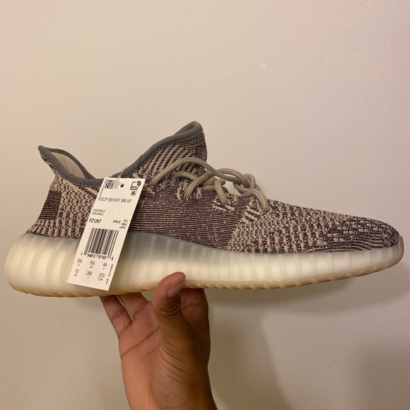 Yeezy - Picture 3 of 4